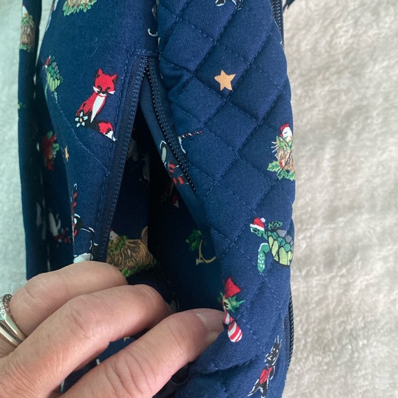 ❄️🆕💙Vera Bradley Sling Backpack “Snow Globe Motifs” - Picture 3 of 9